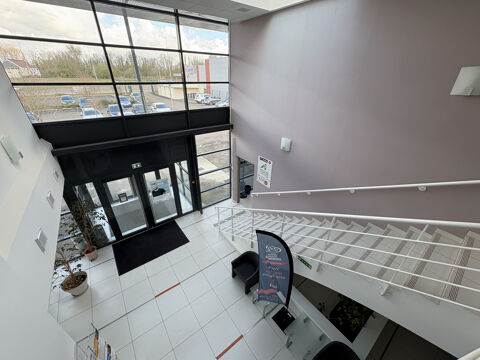   ENSEMBLE DE BUREAUX DANS UN IMMEUBLE TRES BON ETAT 