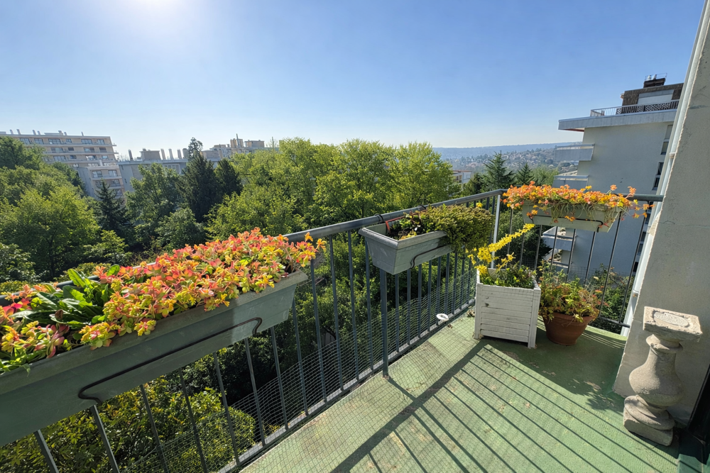 Appartement Hyper Centre, 4 Chambres, 105m2, dernier étage avec extérieur