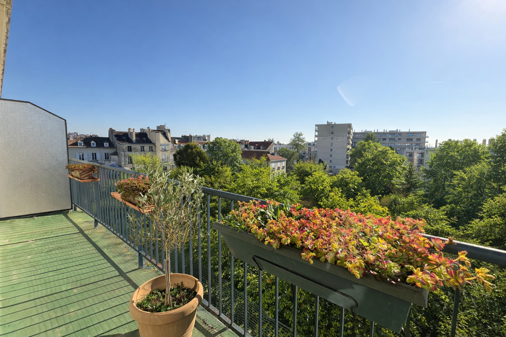 Appartement Hyper Centre, 4 Chambres, 105m2, dernier étage avec extérieur