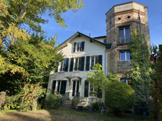  Maison à louer 7 pièces 175 m²
