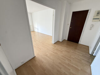  Appartement à louer 3 pièces 76 m²