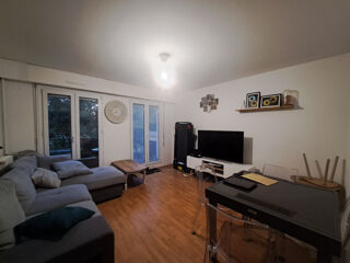  Appartement à louer 3 pièces 80 m²