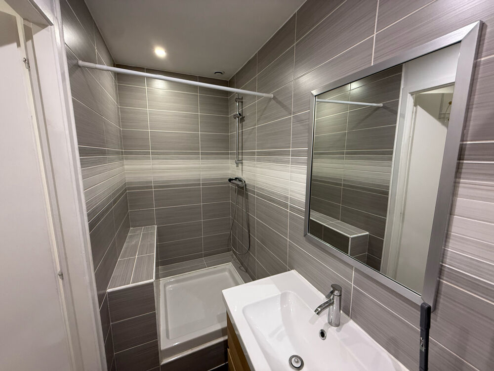 Appartement atypique avec atelier et potentiel dagrandissement 72 m2 hab. + 50 m2 atelier + combles aménage