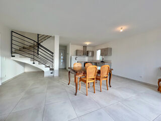  Appartement à louer 5 pièces 115 m²