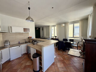 Appartement à louer 5 pièces 104 m²