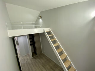  Appartement à louer 5 pièces 111 m²