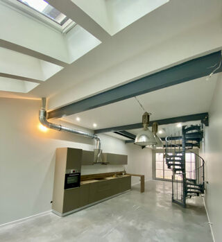  Appartement à louer 5 pièces 111 m²