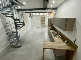  Appartement à louer 5 pièces 111 m²