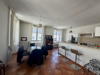  Appartement à louer 5 pièces 104 m²