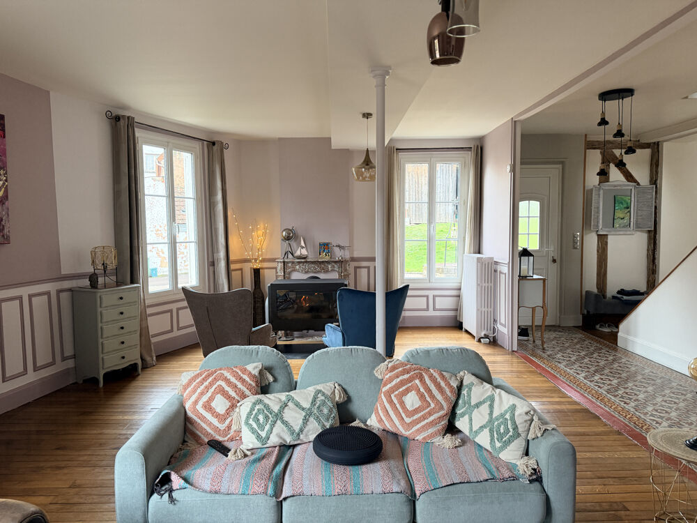 A 1h30 de PARIS A6, TOUCY, Belle maison ancienne lumineuse de 238 m2 habitables 7 pièces avec 4 chambres, jard