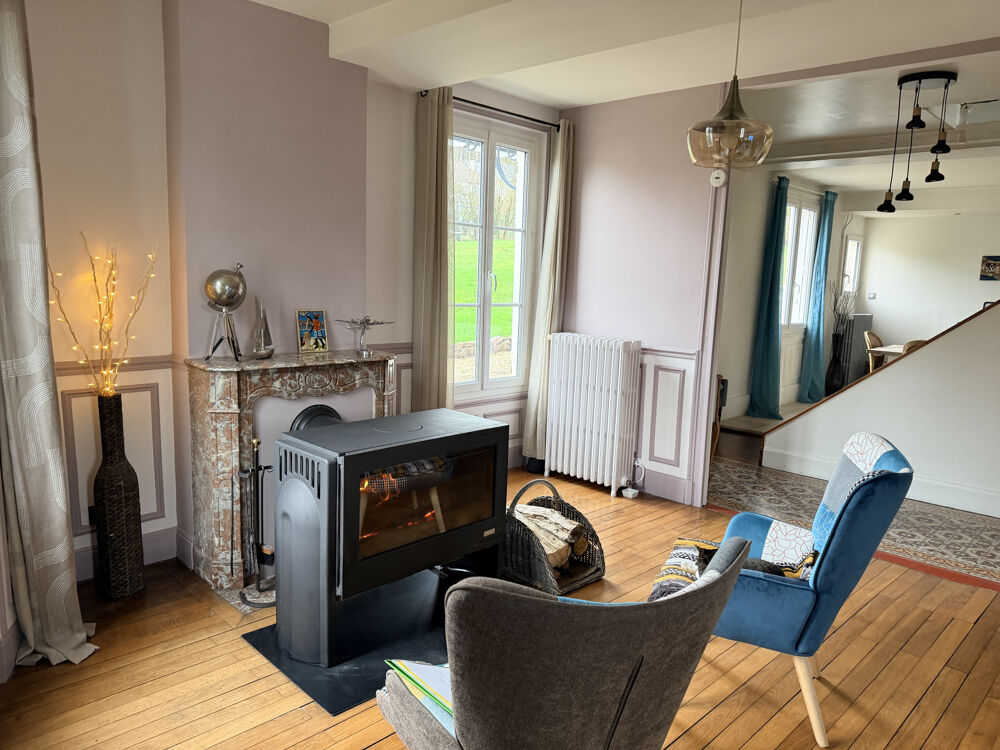 A 1h30 de PARIS A6, TOUCY, Belle maison ancienne lumineuse de 238 m2 habitables 7 pièces avec 4 chambres, jard