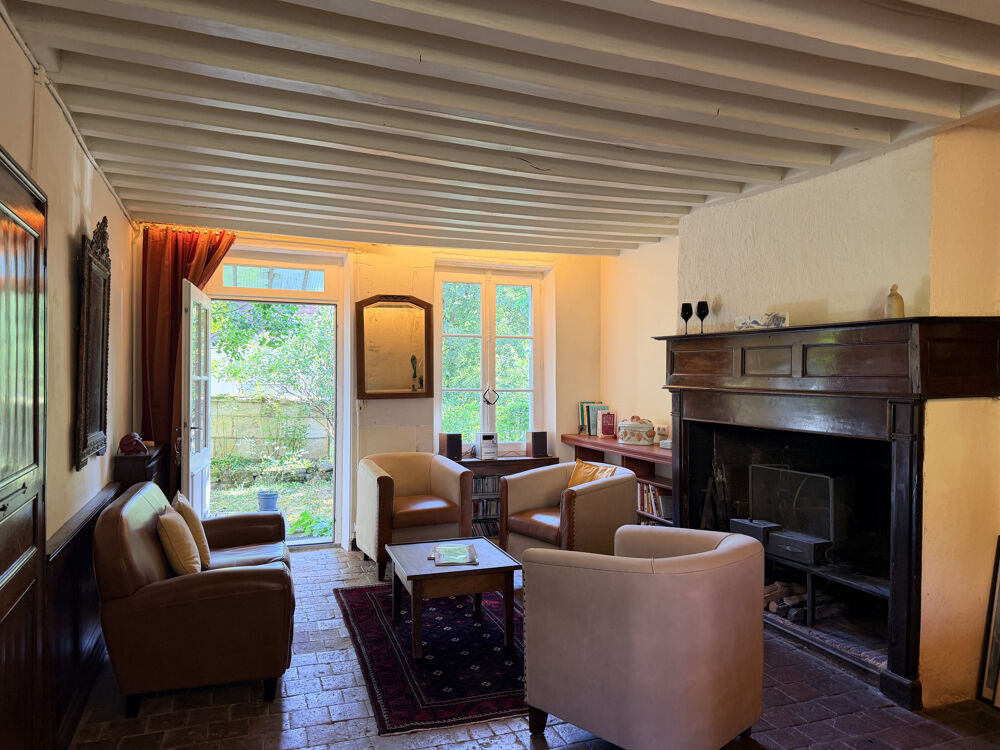 A Thury (89520)- de 2 H de PARIS, 10 mn de Saint Sauveur MAISON BOURGEOISE DE CARACTÈRE RESTAURÉ.