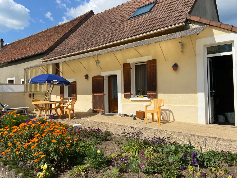 Vente Maison A 15 mn de TOUCY, Maison ancienne avec jardin, garage, atelier, cellier, cave voûtée ... Saints