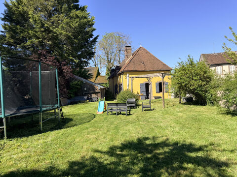   A 1h30 de PARIS A6 et 5 mn de TOUCY, JOLIE MAISON ANCIENNE 114 m2   3 CHAMBRES   JARDIN   D�PENDANCE   PARKIN Maison - 4 pi�ce(s) - 107 m�