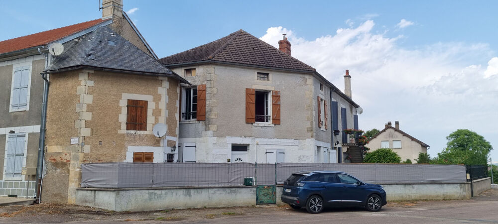 Située à Etais la Sauvin, maison de village avec le charme de l'ancien.