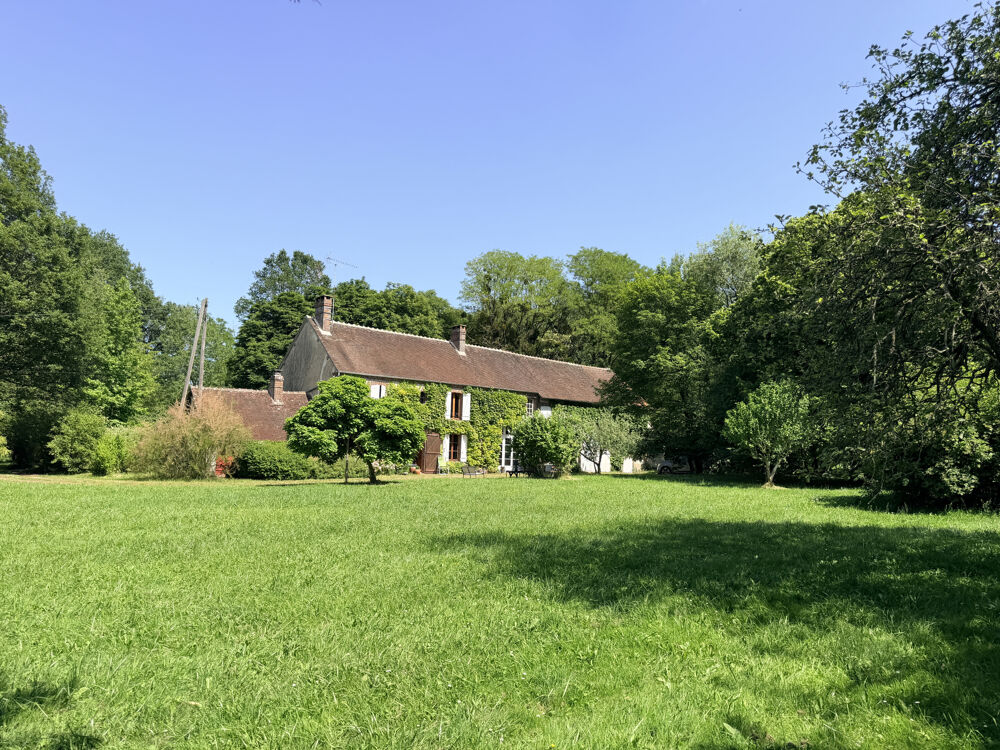 Maison 9 pièces 218 m² · à Charny Oree de Puisaye · 218 m² · 399 000 €