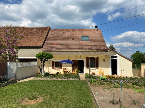   A 15 mn de TOUCY, Maison ancienne avec jardin, garage, atelier, cellier, cave voûtée ... Maison - 5 pièce(s) - 68 m²