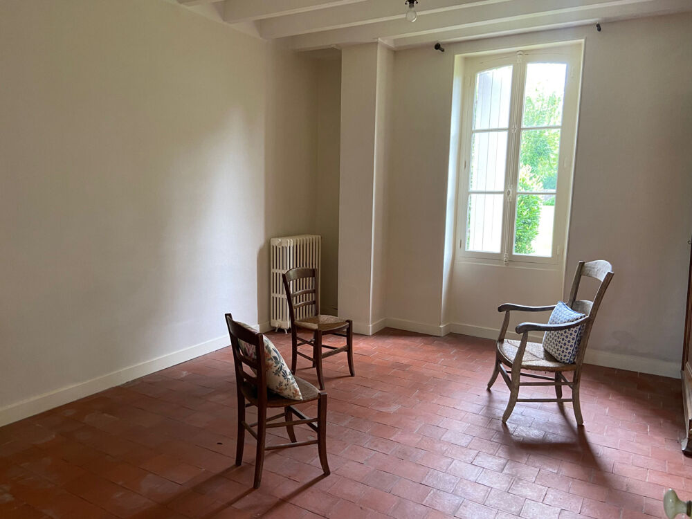 Vente Maison CHAMPIGNELLES, a deux pas du centre ville, vous serez séduit par cette Maison ancienne de 99 m2 habitables, gr Champignelles
