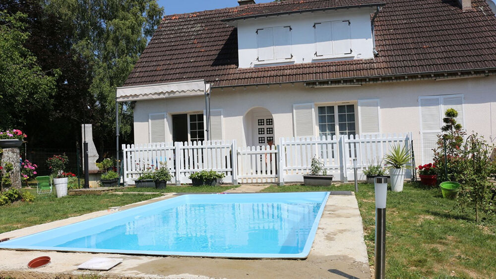 Vente Maison A 7mn de TOUCY, Jolie maison de 130 m2, 5 pièces, piscine chauffée, le tout sur un terrain de 1220 m2, jardin Toucy