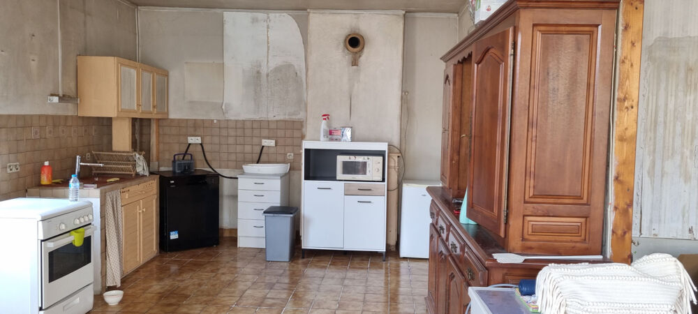 Située à Etais la Sauvin, maison de village avec le charme de l'ancien.