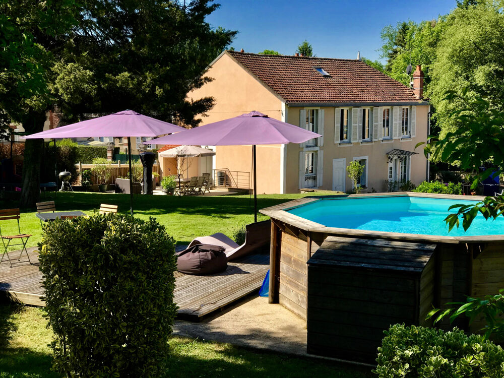 A 1h30 de PARIS A6, TOUCY, Belle maison ancienne lumineuse de 238 m2 habitables 7 pièces avec 4 chambres, jard