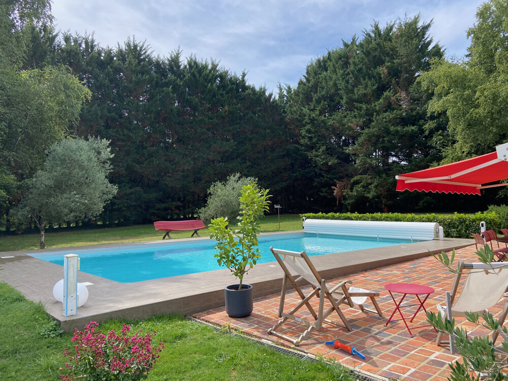 A 1h30 de PARIS A6 et à 5 mn de TOUCY, Authentique et charmante Maison de campagne avec piscine et vue dégagé