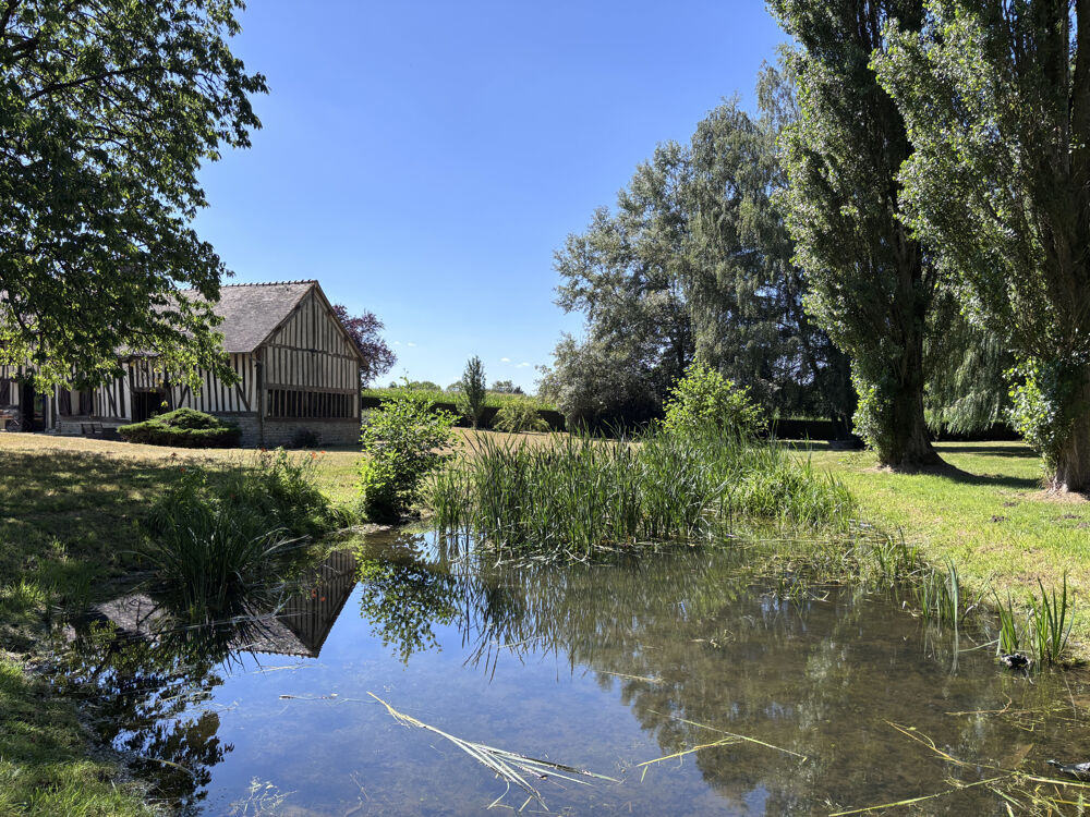 Attachée à son ecrin de verdure, cette magnifique propriété laisse réveur pour les amoureux de la nature...