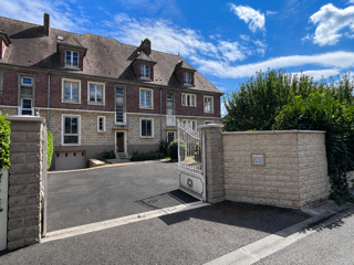Vente Immeuble Bel immeuble de standing comprenant un grand appartement de 137m2 et un local d'activité loué ... Vimoutiers