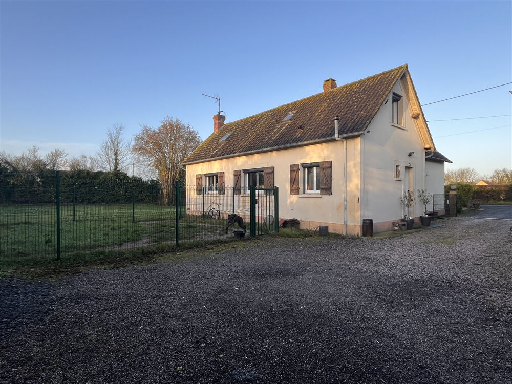 Située à 10 km dArgentan, cette maison bénéficie dun environnement calme et verdoyant, en pleine campagne, t