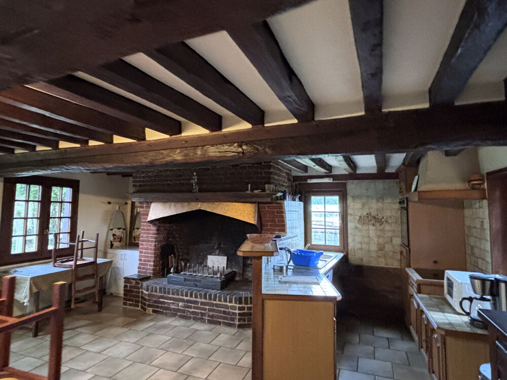 Propriété en colombages avec dépendances sur terrain de 9220m2