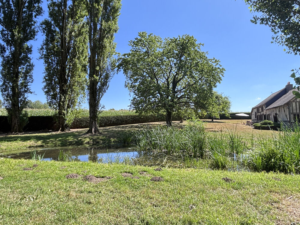 Attachée à son ecrin de verdure, cette magnifique propriété laisse réveur pour les amoureux de la nature...