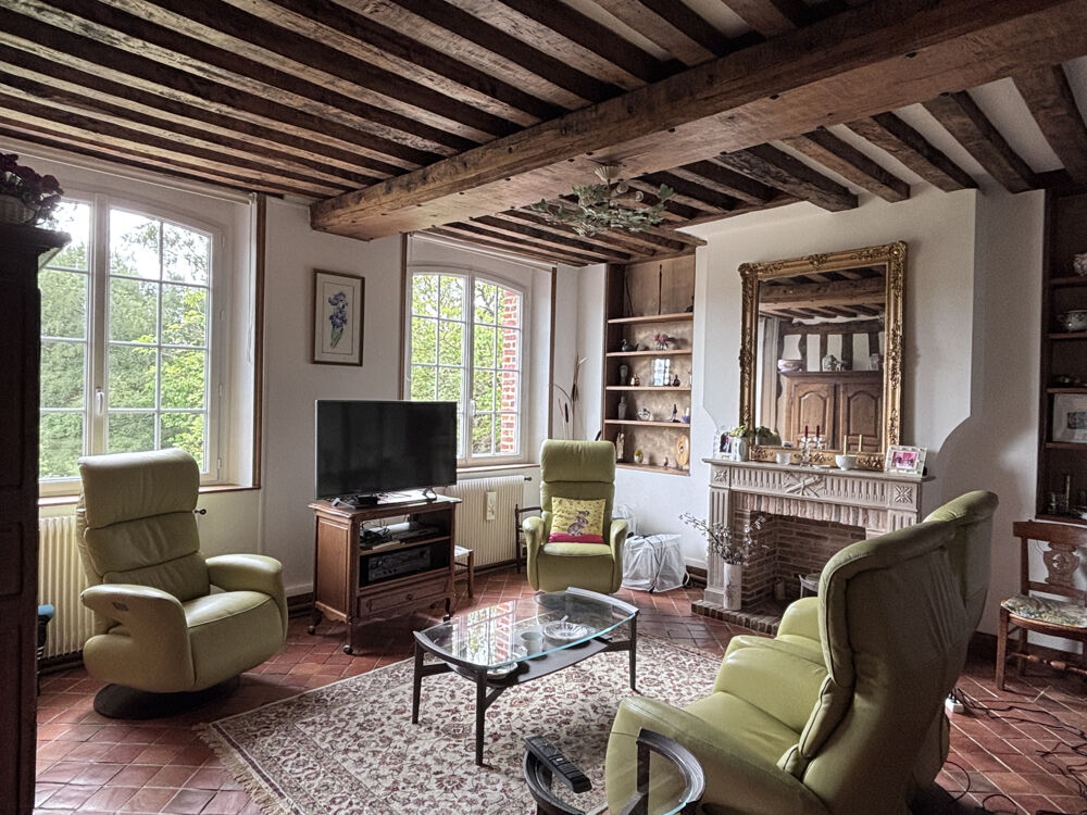 Une propriété de caractère comprenant un ancien presbytère avec dépendances, source et bassin sur 3050m2 avec