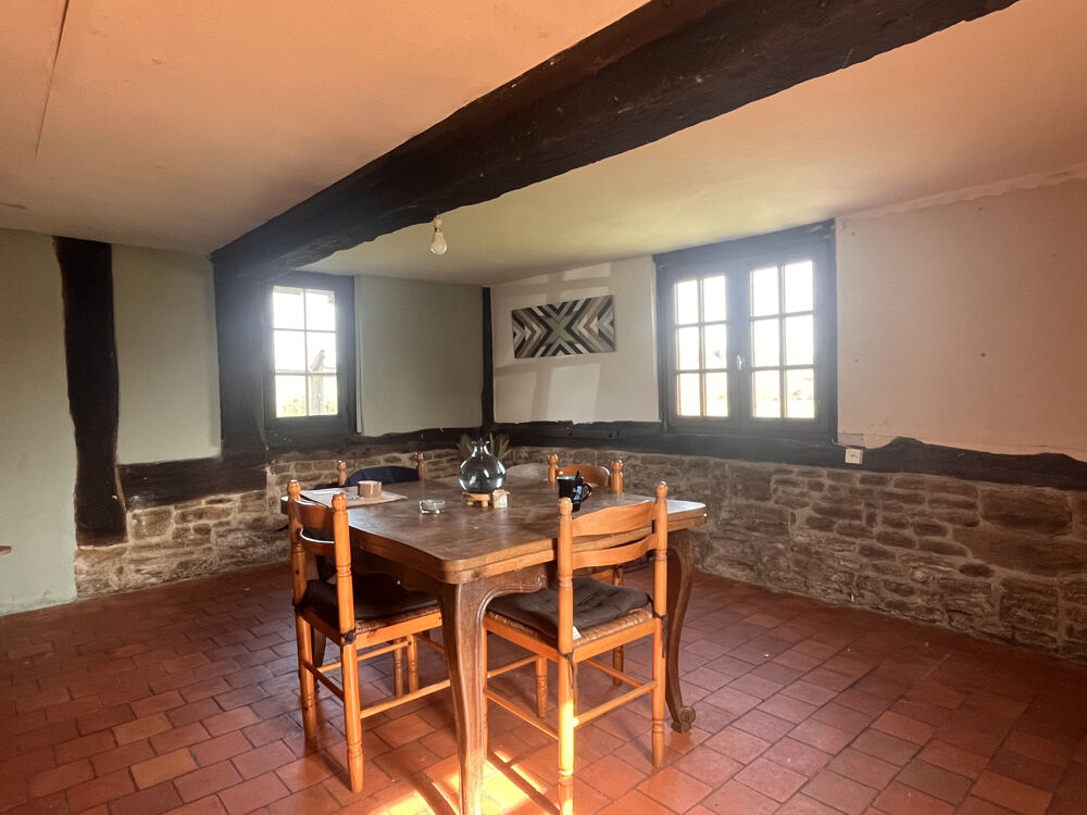 Charmante maison à colombages de style normand sur plus de 5 hectares dans un environnement paisible
