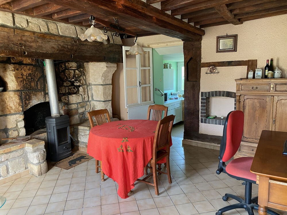 Une propriété comprenant : Une maison d'habitation offrant : - Au rez-de-chaussée : séjour avec cheminée, cuis