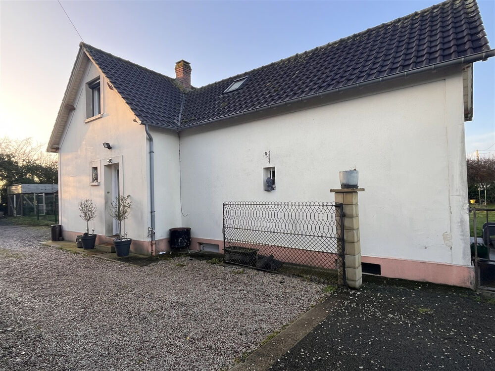 Située à 10 km dArgentan, cette maison bénéficie dun environnement calme et verdoyant, en pleine campagne, t