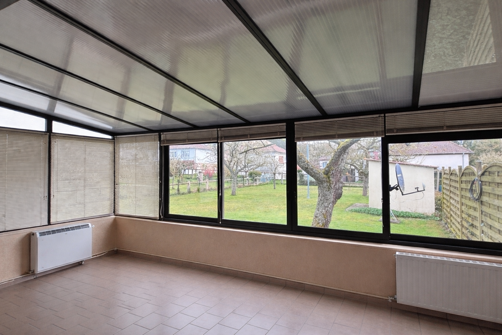 Maison familiale avec véranda lumineuse Centre de Vimoutiers (limite Calvados / Orne)