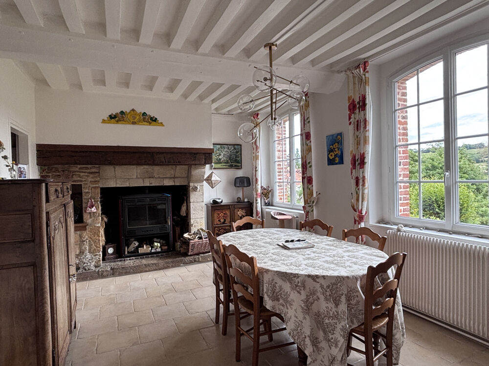 Une propriété de caractère comprenant un ancien presbytère avec dépendances, source et bassin sur 3050m2 avec