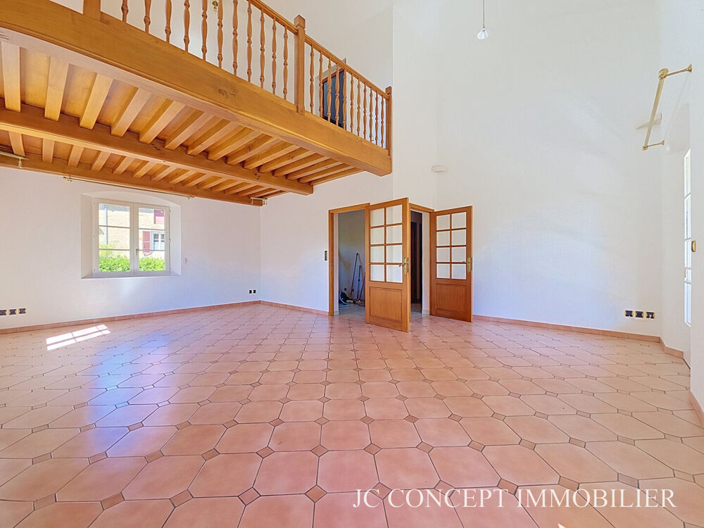 Location Maison Maison 212 m² 400 m² au total  6 chambres + 2  sur 2000 m² Mâcon