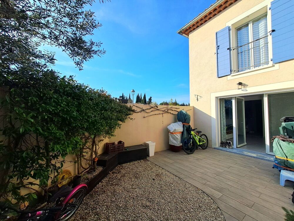 Maison de village tout confort, 3 chambres, terrasse, parking