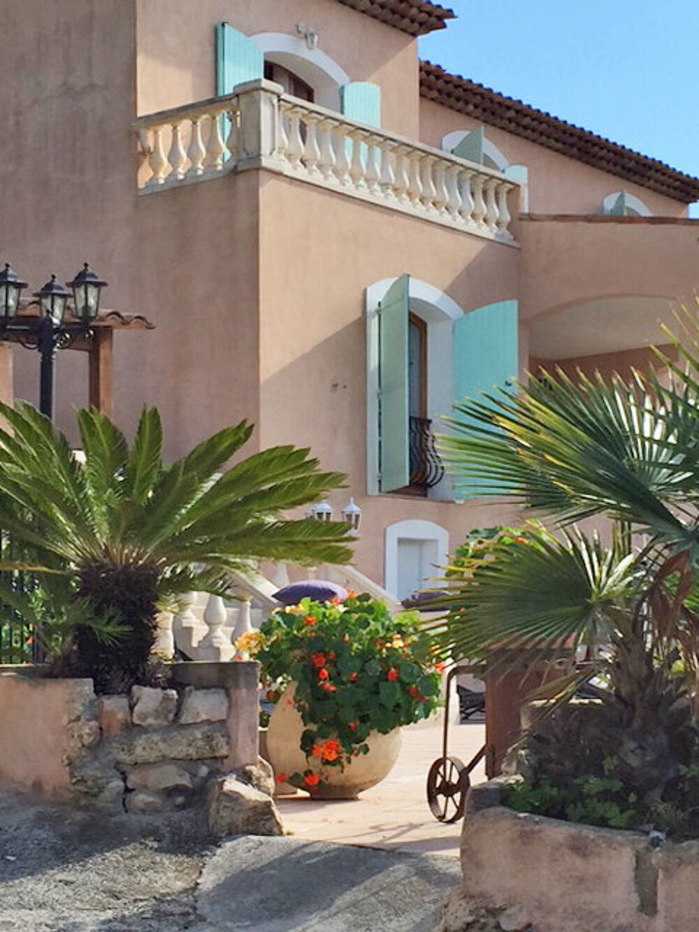 Vente Maison Villa familiale au calme avec piscine à débordement et fort potentiel Saint-paul-de-vence