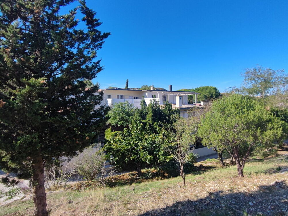 DUPLEX D'ENVIRON 90m2 AVEC TERRASSE DE 90m2 ET UN JARDINSUR LE ROVE