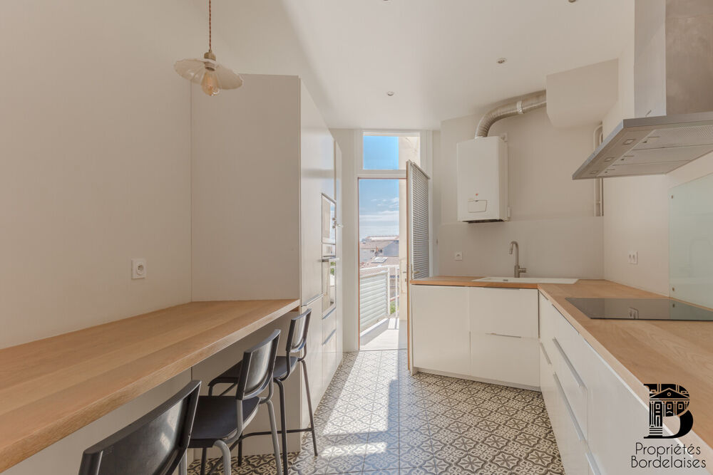 Vente Appartement Superbe appartement T4 avec loggia et garage,  Bordeaux Fondaudège Bordeaux