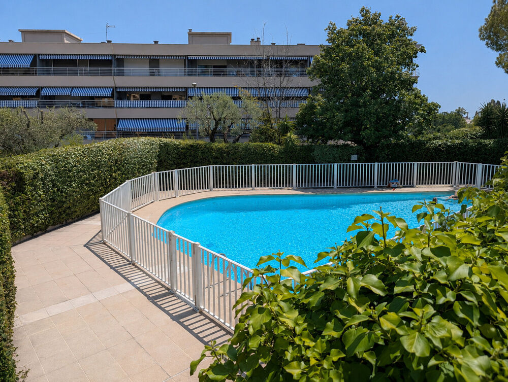 DERNIER ÉTAGE  3 PIÈCES TRAVERSANT  TERRASSES  PISCINE  GARAGE