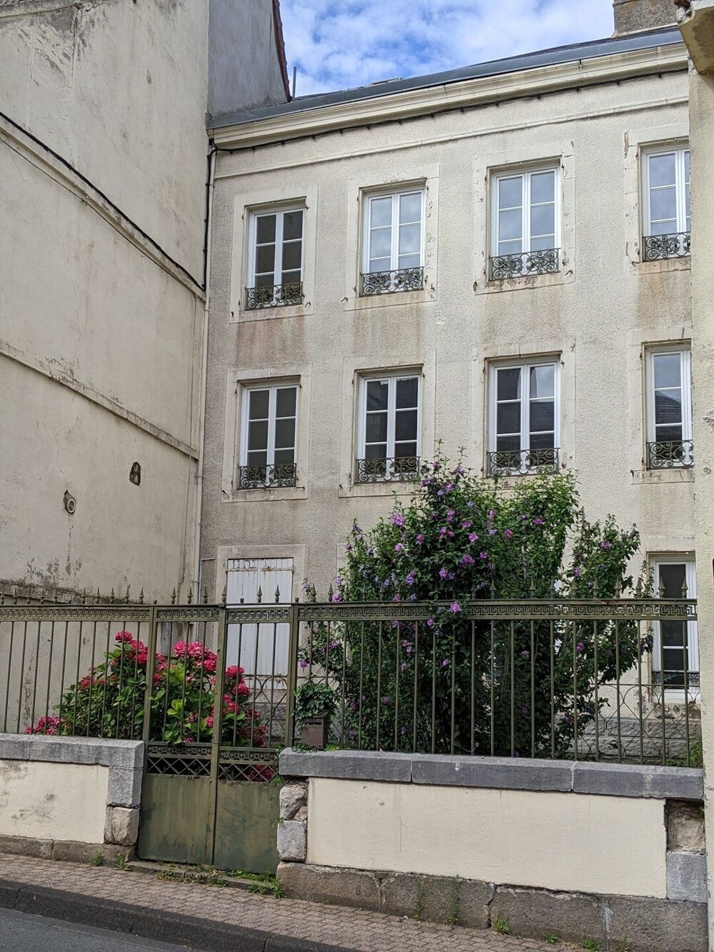 Magnifique maison de caractère dans village médiéval