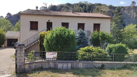   Maison individuelle avec deux appartements. Maison - 15 + pice(s) - 220 m