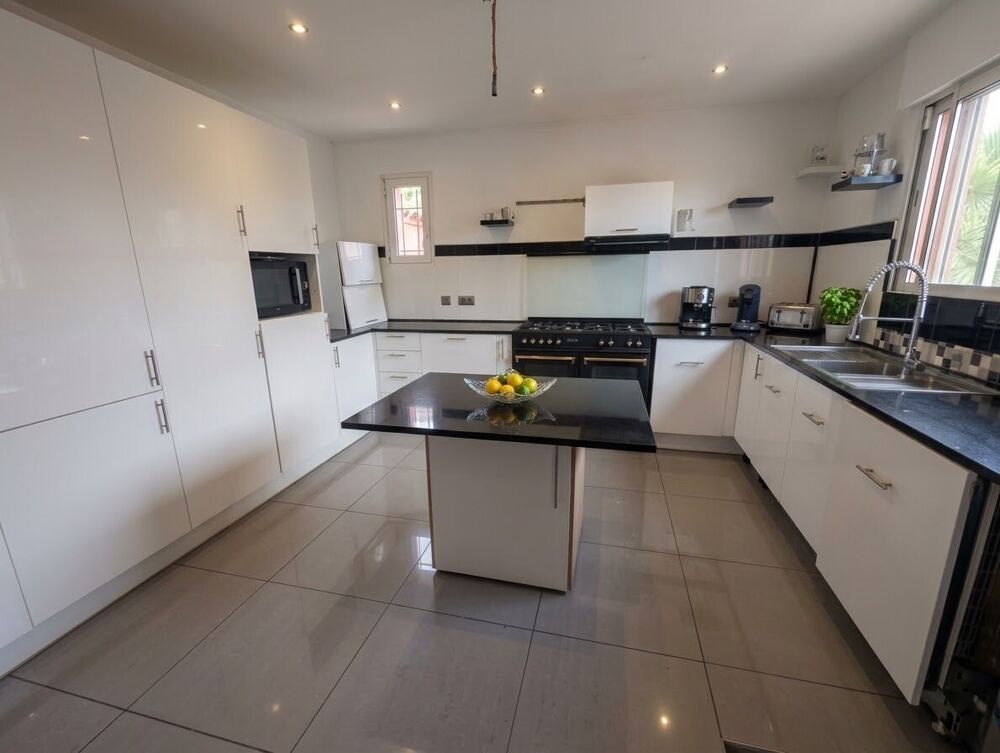 Maison familiale 4 faces sur terrain piscinable