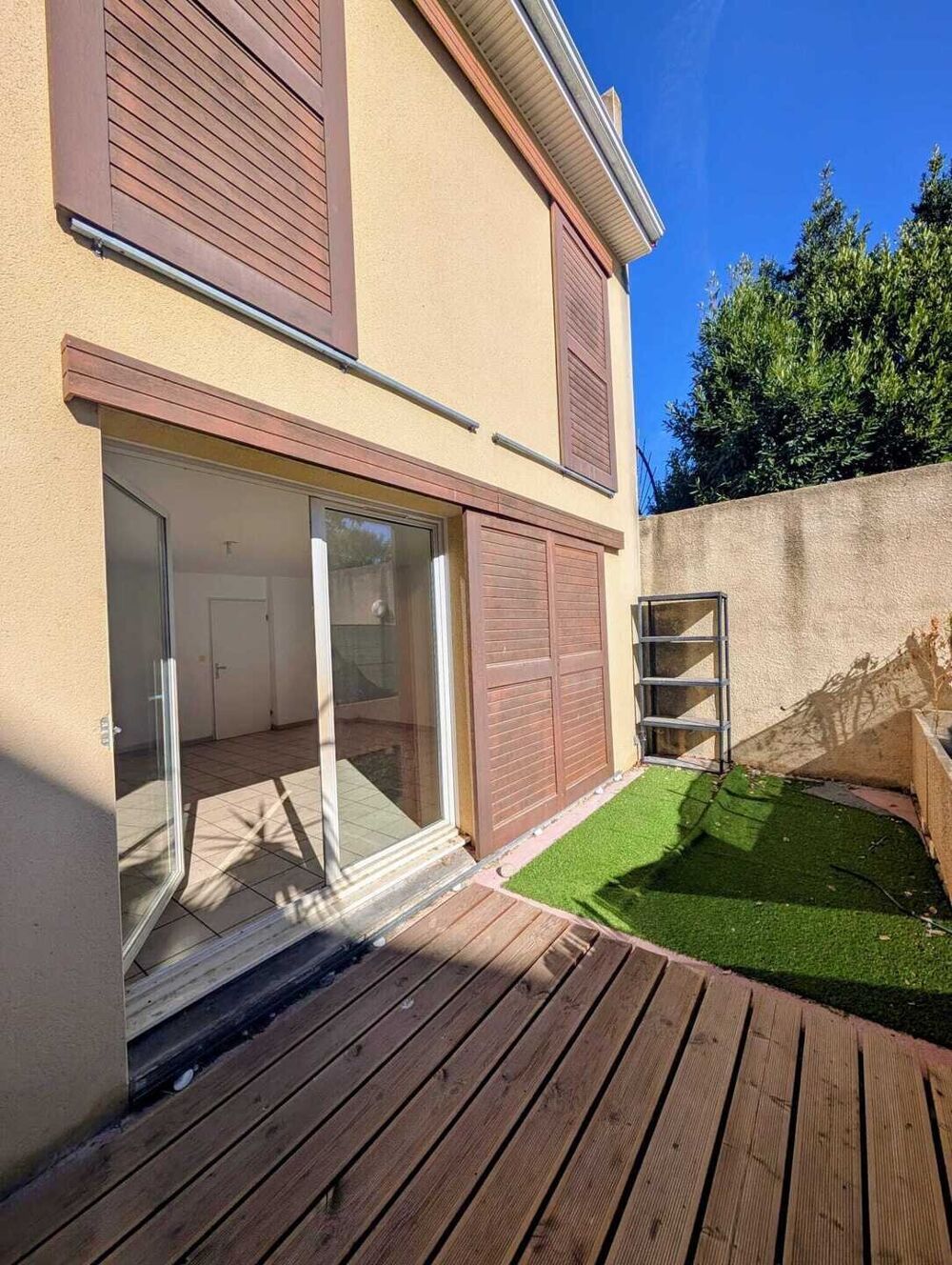 Maison T4 lumineuse avec terrasse et parking couvert