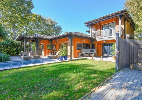   Villa bois 175m� et d�pendance de 40m� / 5 ch / piscine Villa - 8 pi�ce(s) - 220 m�