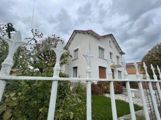  Villa  vendre 8 pices 210 m