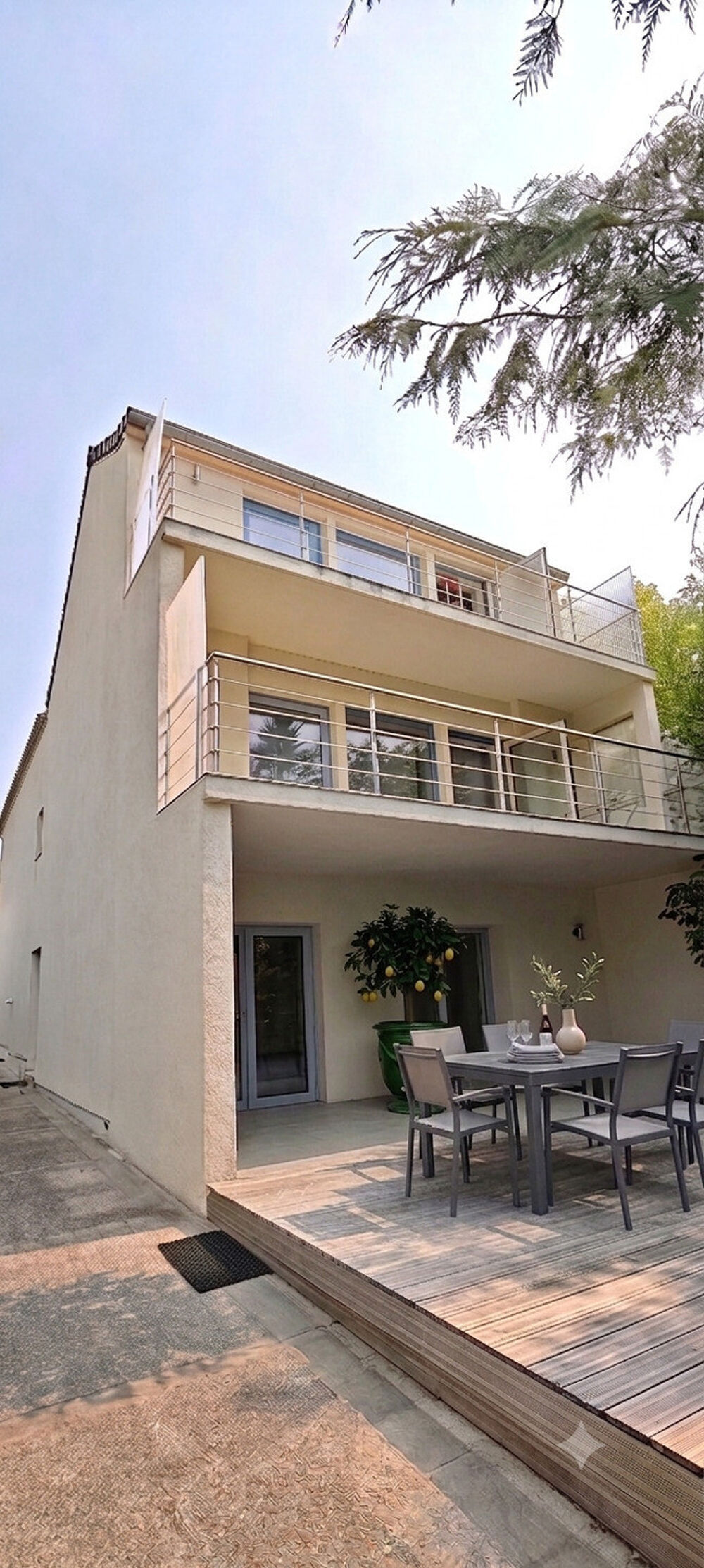 Vente Maison Belle et lumineuse maison familiale contemporaine idéalement située. Bois-le-roi
